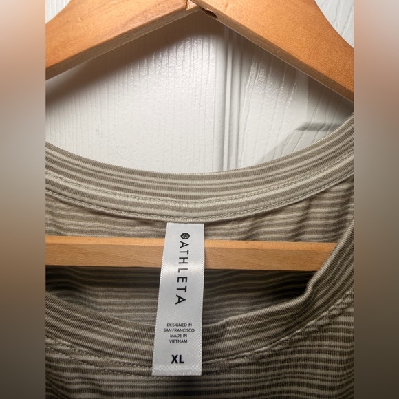 Athleta Cloudlight Striped Muscle Tank XL Shadow Olive Athletic Activewear Gym - Picture 3 of 9